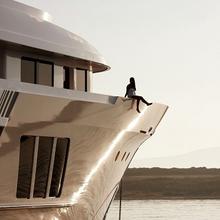 E & E Yacht Exterior