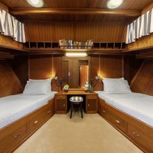 Lithi Yacht 