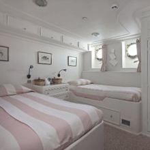 Alicia Yacht Pink Twin Stateroom