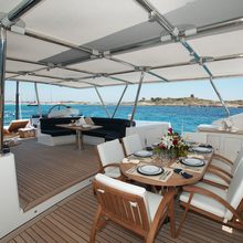 Mumu Yacht On deck dining area
