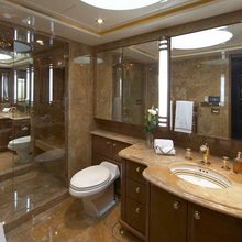 Kajak Yacht Master Bathroom