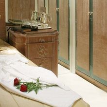 Elegant 007 Yacht Guest Stateroom - Roses