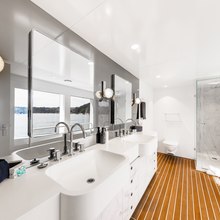 Evolution Yacht 