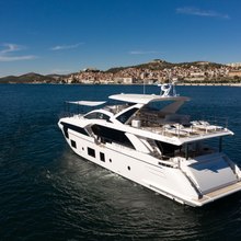 Chillin' Yacht 