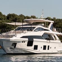 Chillin' Yacht 