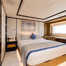 Elza Yacht 