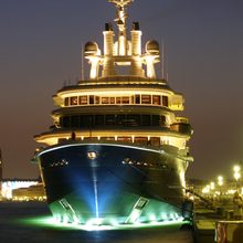 Luna Yacht Overview - Night