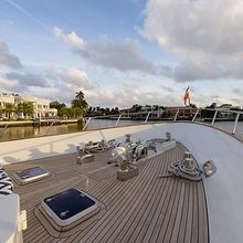4 Umbrellas Yacht 
