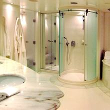 Elegant 007 Yacht Private Bathroom