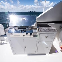Live Mas Yacht 