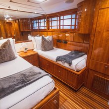Two Seas Yacht 