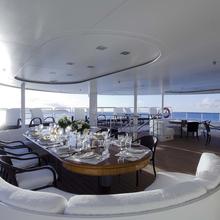 Elegant 007 Yacht External Dining