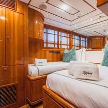Two Seas Yacht 