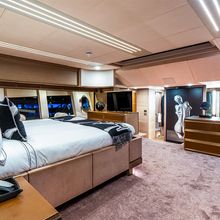M 105 Yacht 
