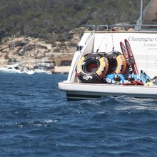 Champagne O'Clock Yacht 