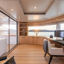 Rebels Yacht 