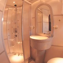 Golden Head Yacht Private Bathroom