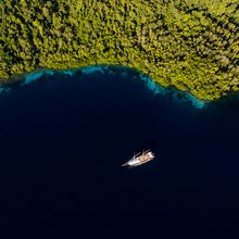 Majik Yacht 