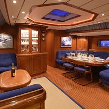 Aquila Yacht 