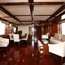 Sunday Yacht 