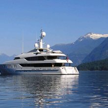 M Thirteen Yacht 