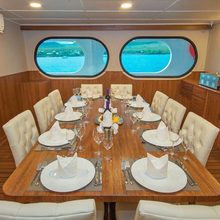 Tip Top II Yacht 