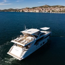 Chillin' Yacht 