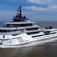 Q Yacht 