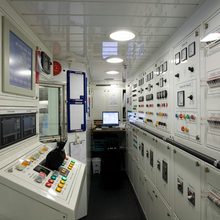 Caoz 14 Yacht Control Room