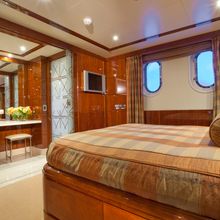 Coco Veinte Yacht Stateroom - Bathroom Doors Open