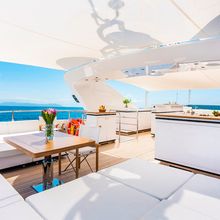 V Yacht 