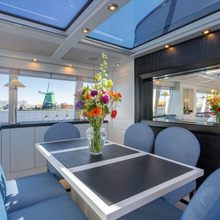 Wonderland Yacht 