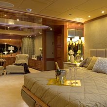 Oui Oui Yacht Master Stateroom