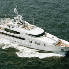 M Thirteen Yacht 