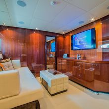 Happy Hour Yacht 