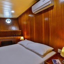 Victoria Yacht 