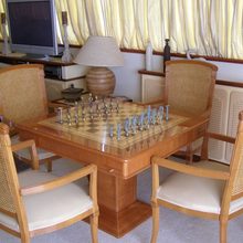 Paradis Yacht Games Table