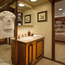 Shenandoah Yacht VIP Bathroom