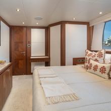Iridescence Yacht 