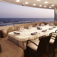 E & E Yacht Exterior Dining