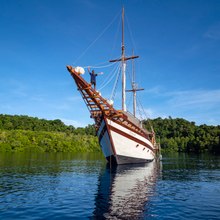 Majik Yacht 