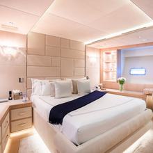 V Yacht 