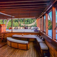 Majik Yacht 