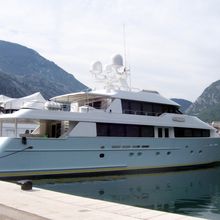 Azucar Yacht 