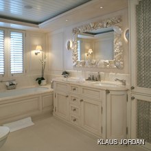 Huntress Yacht Private Bathroom