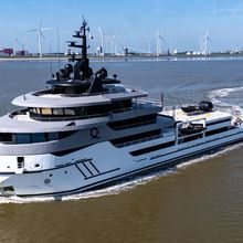 Q Yacht 