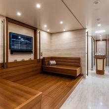 Q Yacht 