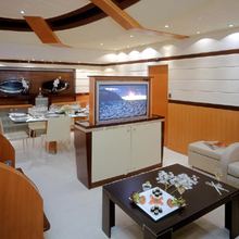 Mumu Yacht Salon with TV