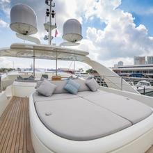 Happy Hour Yacht 