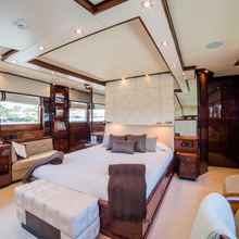 Happy Hour Yacht 